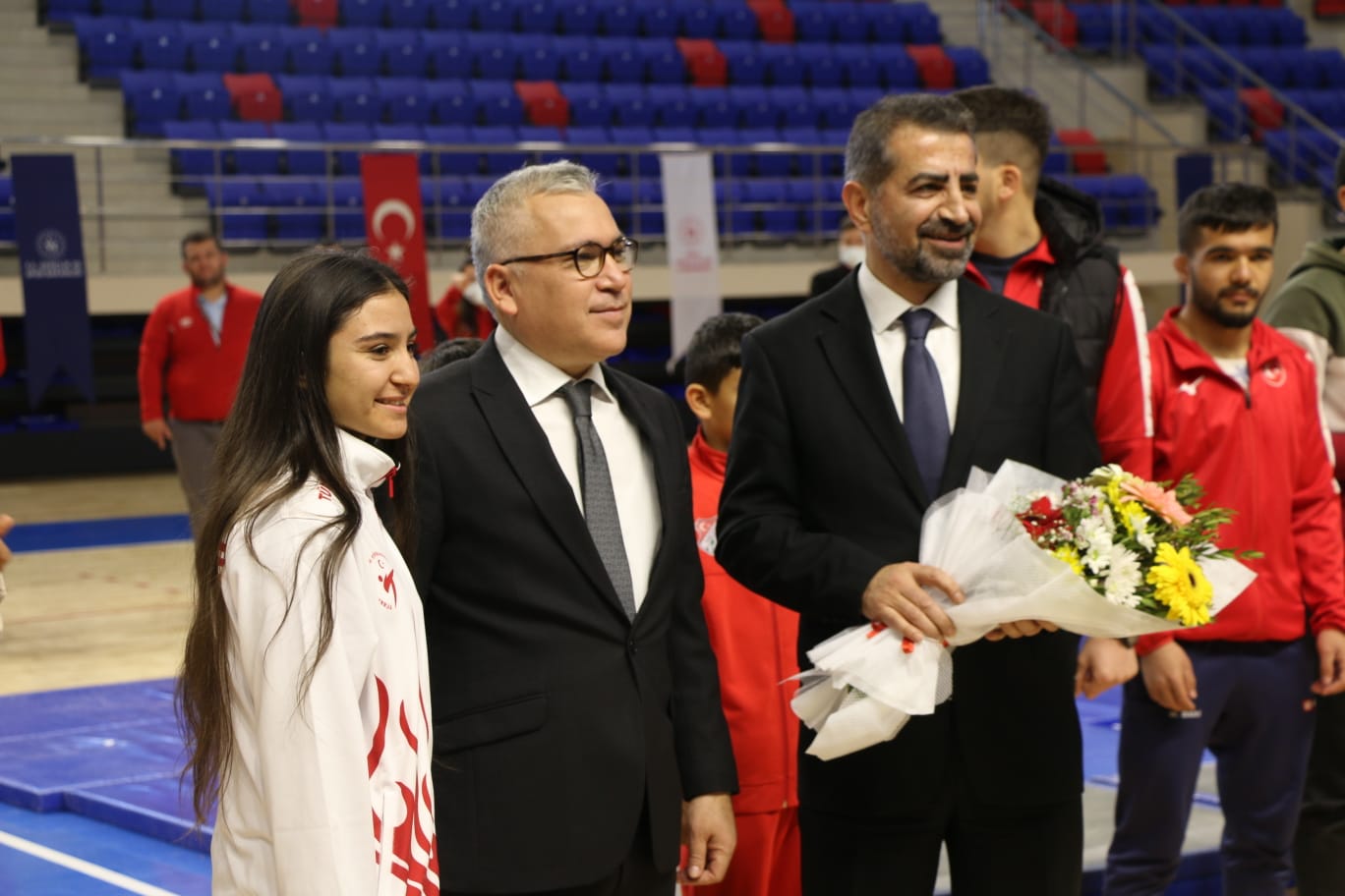Dernek kurucularımız Ali Kaynar ve Bekir Kaynar’ın Akülü tekerlekli sandalye dağıtımından bazı kareler.